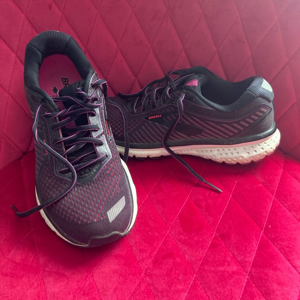 Brooks Sneakers